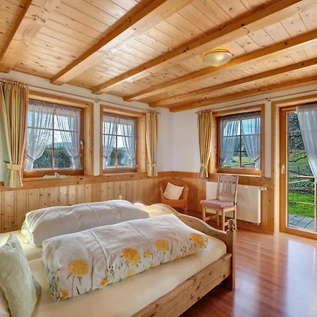 Kraehrbauernhof Mit Hofladen Farma Hornberg