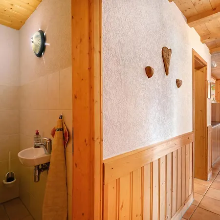 Kraehrbauernhof Mit Hofladen Farma Hornberg